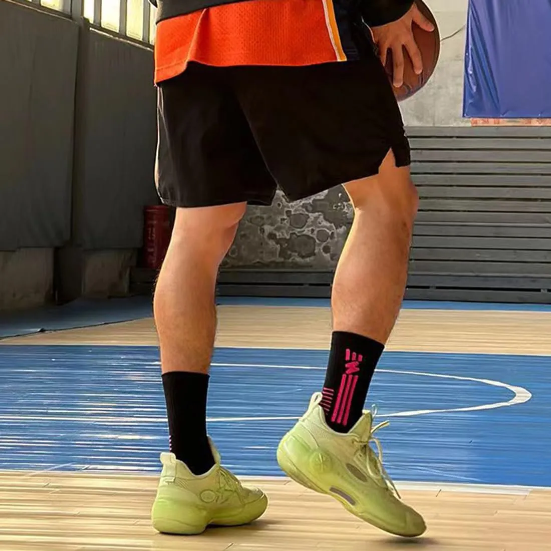 YWSLRC 5 Pairs Men's Athletic Crew Socks Performance Thick Cushioned Sport Basketball Running Training Compression Sock