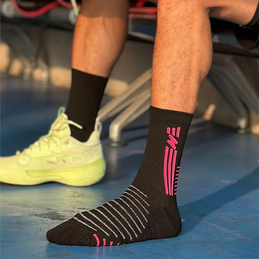 YWSLRC 5 Pairs Men's Athletic Crew Socks Performance Thick Cushioned Sport Basketball Running Training Compression Sock